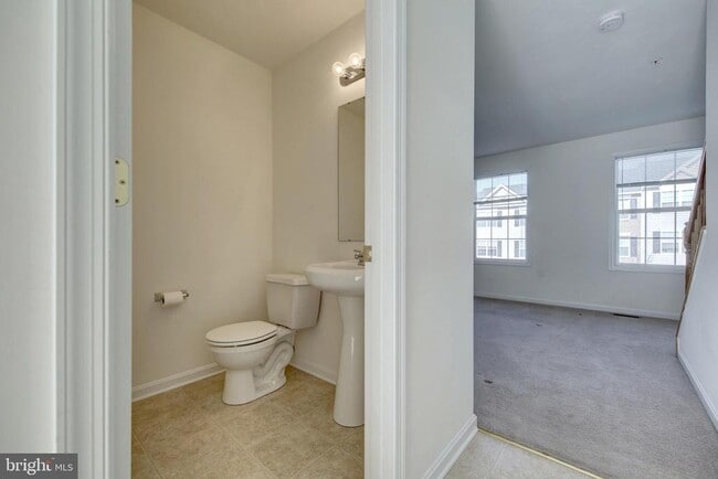 Building Photo - 40 Mustang Dr