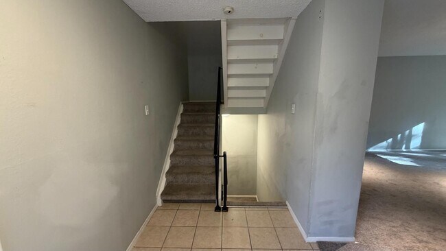 Building Photo - 252 Glandore Dr
