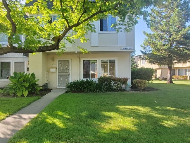 Primary Photo - Spacious 2-Story Townhome, A/C, Remodeled ...