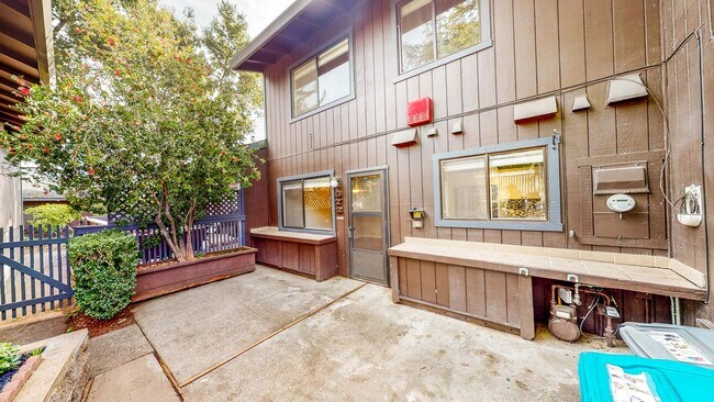 Building Photo - PURE Property Management Presents: Beautiful 3 Bedroom/2 Bath in Santa Rosa!