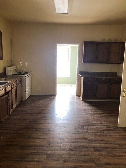 Primary Photo - 229 Ravine St