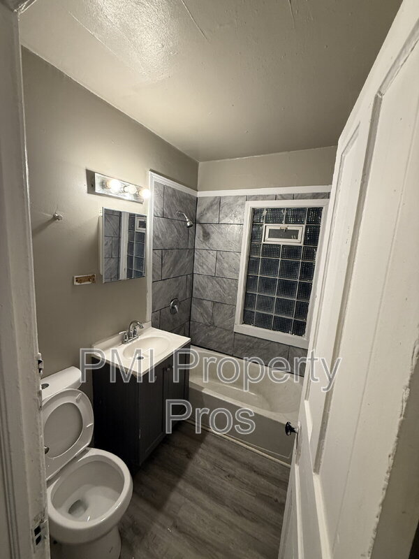 Building Photo - 3244 N 21st St