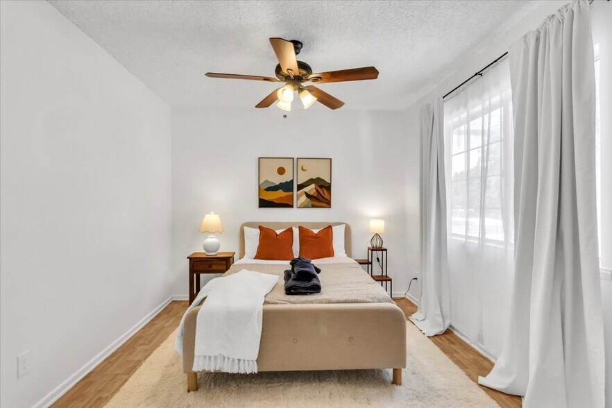 Building Photo - 23223 Canzonet St