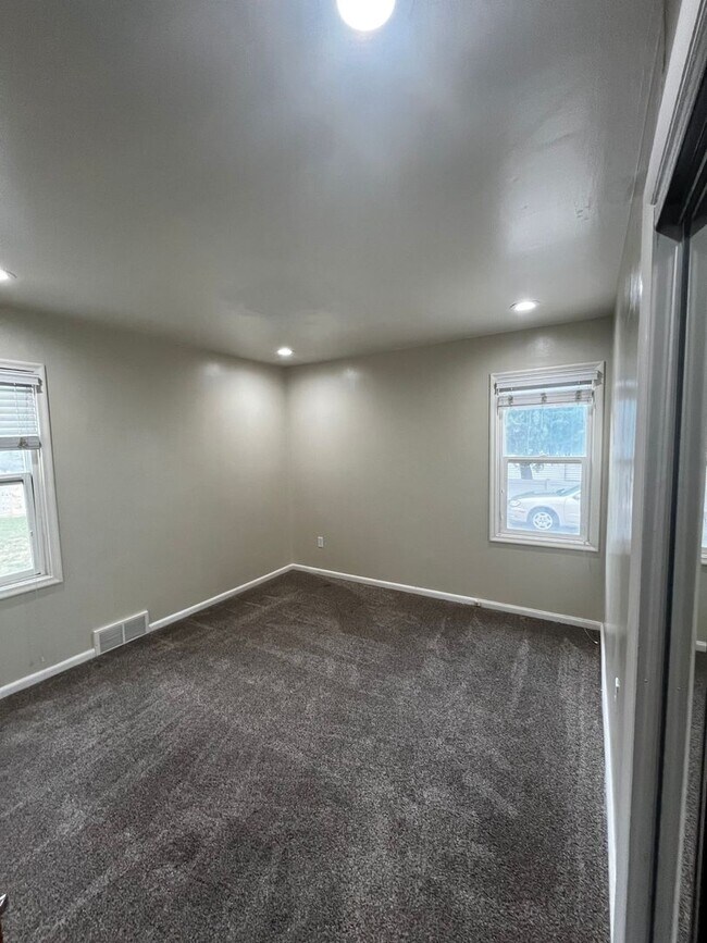 Building Photo - 856 N 300 W