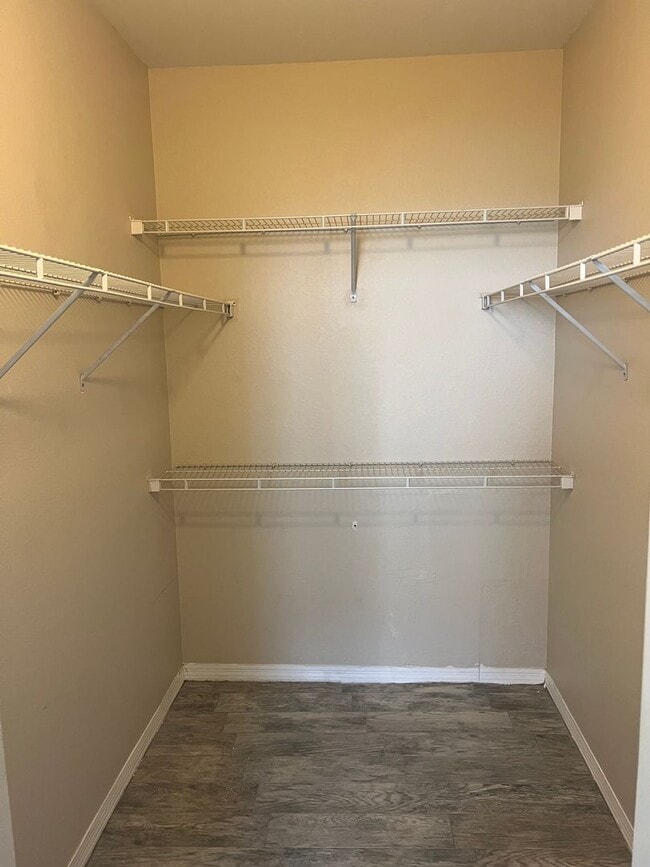 Building Photo - Beautiful 2 Bedroom 2 Bath Condo in the Ha...