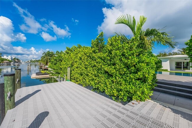 Building Photo - 740 S Shore Dr