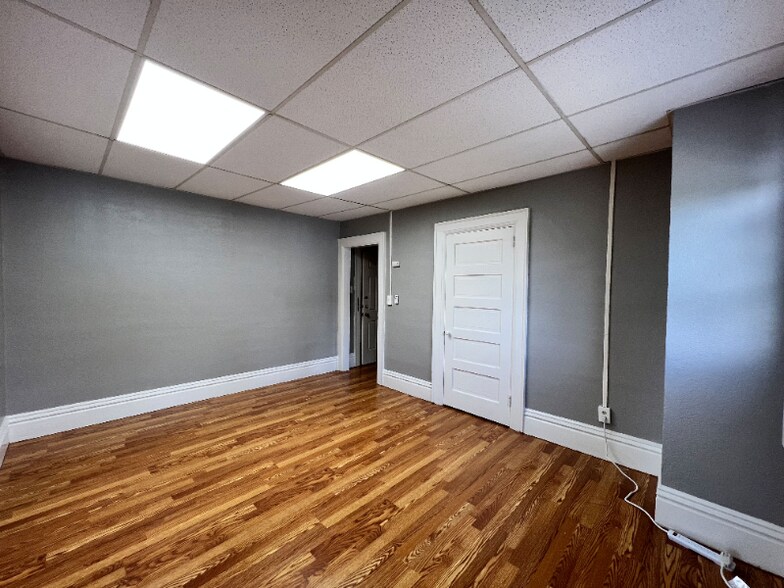Building Photo - 1427 9th Ave