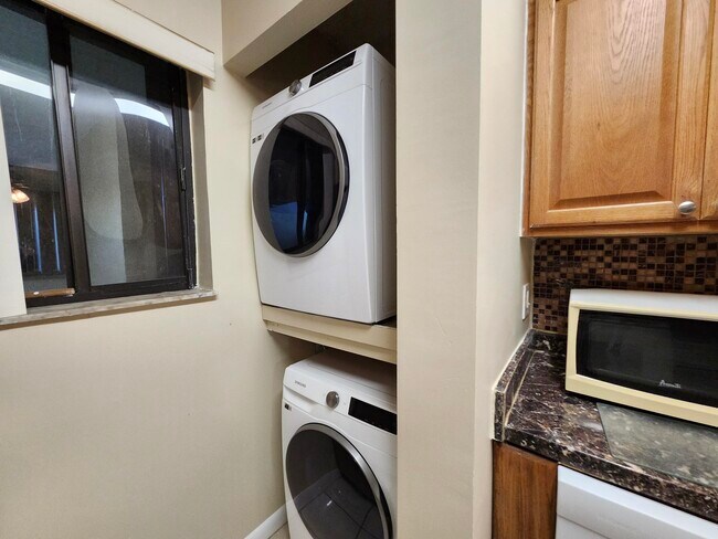 Building Photo - 545 Trace Cir