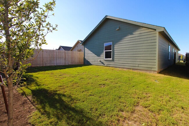 Building Photo - 3642 Millbrook Wy