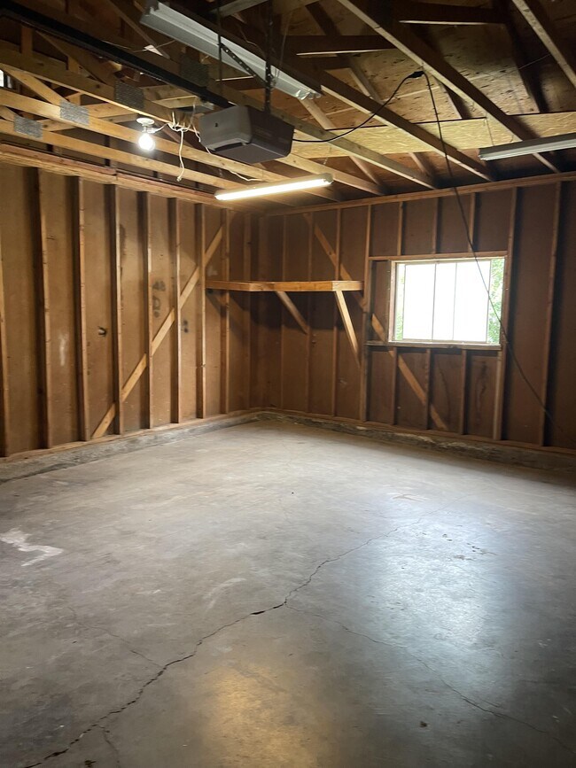 Building Photo - 488 Anjou Dr