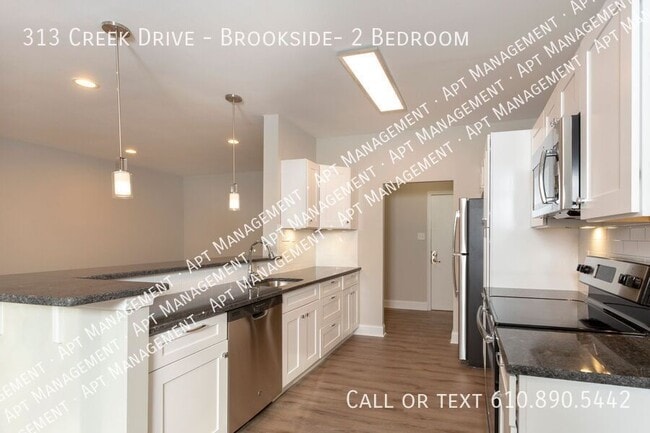 Building Photo - 313 Creek Dr