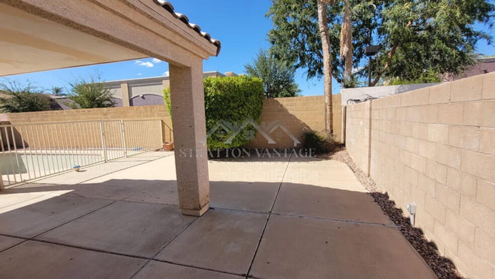 Building Photo - 6714 W Wahalla Ln