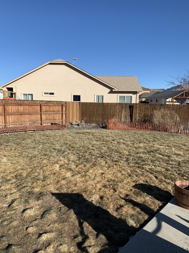 Building Photo - 464 1/2 Chatfield Ln