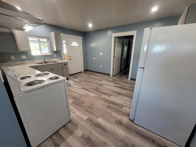 Building Photo - 168 E 70 S