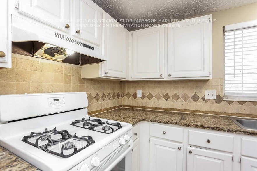 Building Photo - 5571 Dove Trce