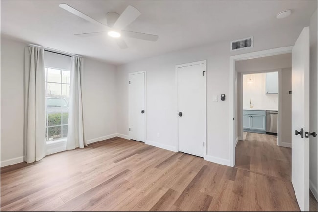 Building Photo - 2425 Ashdale Dr