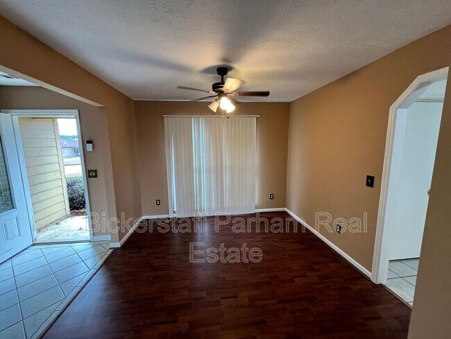 Building Photo - 165 Sweetwater Dr