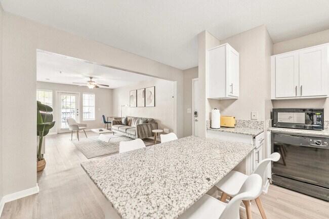 Building Photo - 1301 Crossing Pl