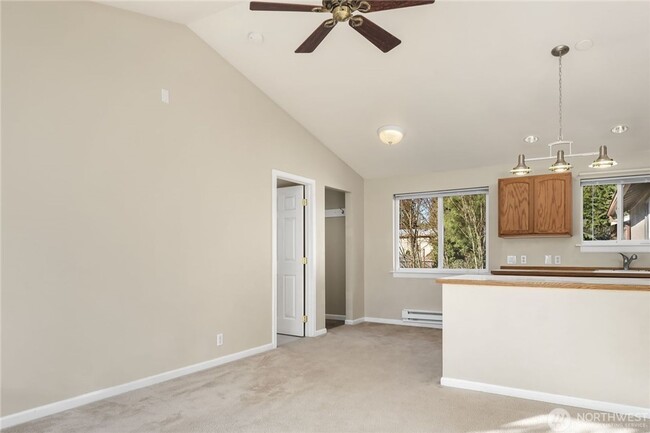 Building Photo - 5Bd/2Ba Shoreline House