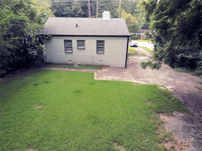 Building Photo - 2144 Delowe Dr