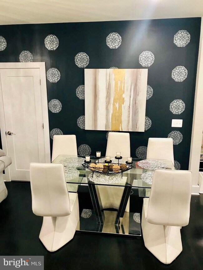 Building Photo - 11 Silverway Dr