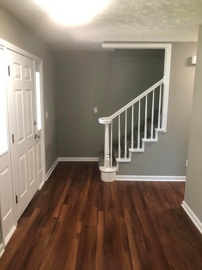 Building Photo - 3900 Sundart Dr