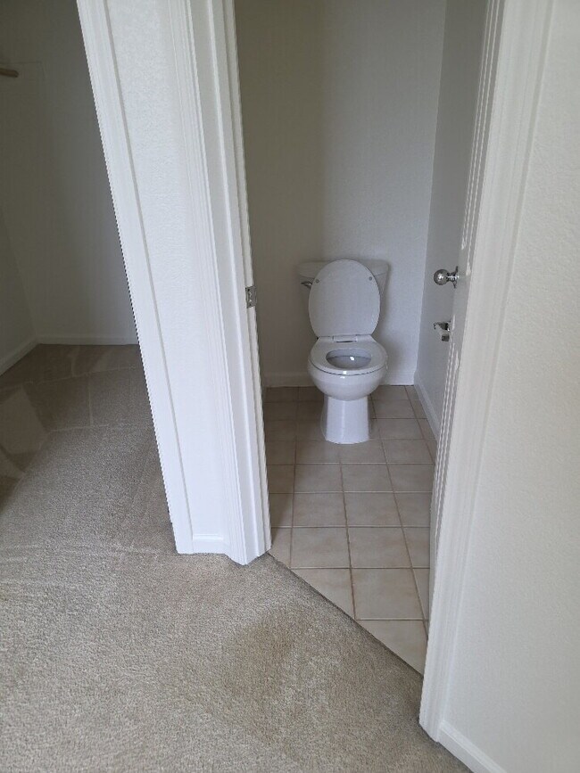 Building Photo - Beautiful house for rent in Folsom 4 bd 3 bath 1920 sq feet
