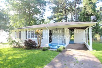 Building Photo - 201 Rose Dr