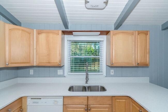 Building Photo - Spacious Family Home in 30311
