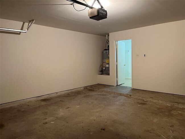Building Photo - 6542 Hawthorne Falls Ln