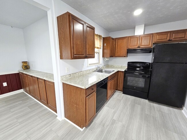 Building Photo - 3 Bristol Dr