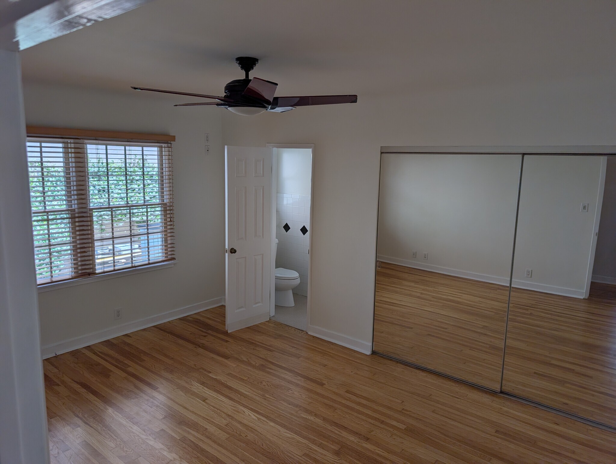 Building Photo - 1043 Pacific St