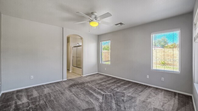 Building Photo - 13344 W Desert Ln