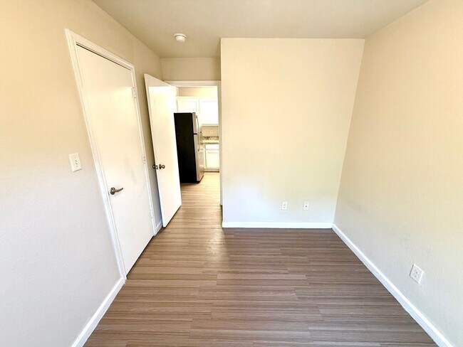 Building Photo - 1611 N Navidad St