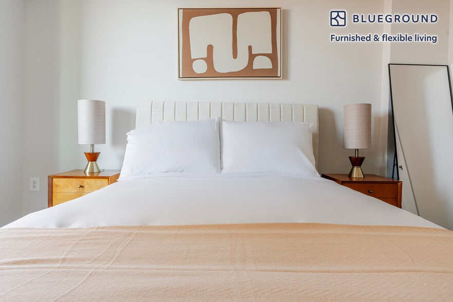 Building Photo - 3444 Fairfax Dr