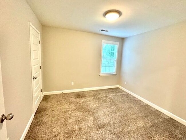 Building Photo - Now Leasing a Brand New 4-bedroom 2.5 bath...