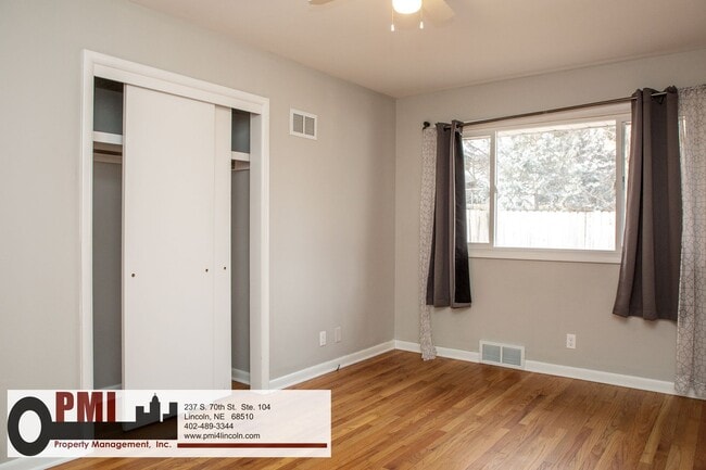 Building Photo - 820 S 38th St