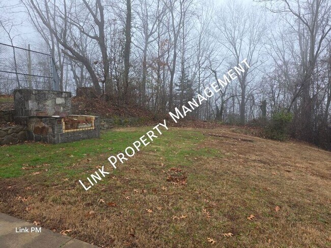 Building Photo - 3731 Knollwood Dr