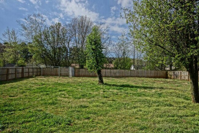 Building Photo - 242 Saddle Rock Ct