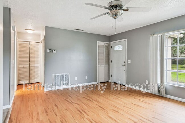Building Photo - 16214 Pebblebrook Dr