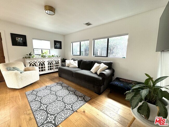 Building Photo - 2241 1/2 Harwood St