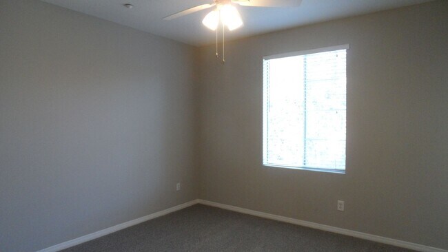 Building Photo - 33 Bonsall