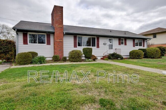 Building Photo - 609 Birch Dr