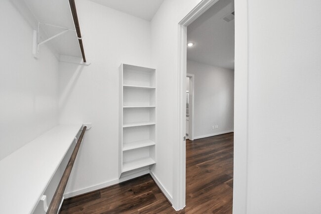 Building Photo - 608 Thornton Rd