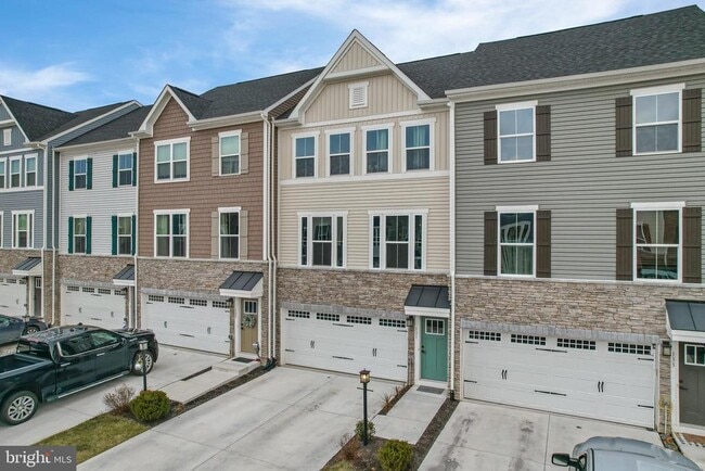 Building Photo - 131 Burkwood Ter