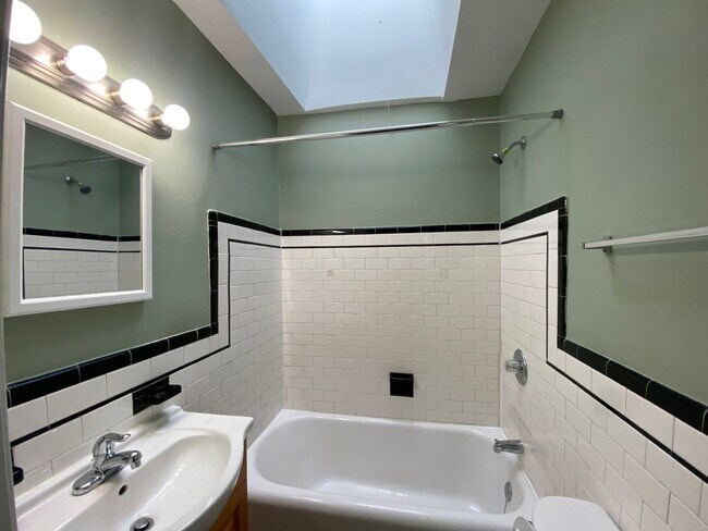 Building Photo - 3444 W Caton Ave