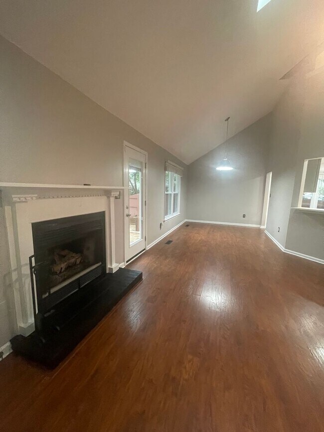 Building Photo - Beautiful home in Riverwalk