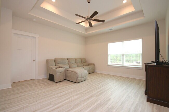 Building Photo - Don’t Miss This 4BR Avalon Home — Modern Interior, Open Floor Plan & Access to Pool, Volleyball &...