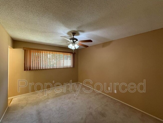 Building Photo - 320 E Granada Way