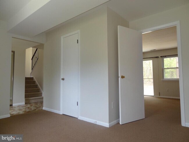 Building Photo - 1627 Severn Run Ct